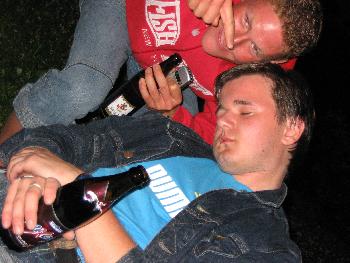 lol...leider habens ne alle bis zum ende geschafft...war erst kurz nach24.00 uhr !