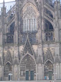 und der Eingang vom Dom (sehr sch�ne Details)