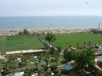  Blick aufs Meer �ber die Sportanlagen