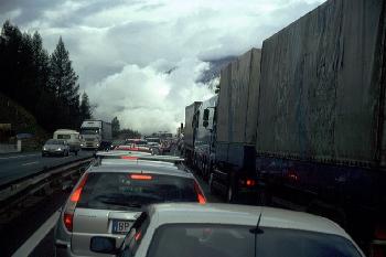 Autobahnen in den Alpen - manchmal liegt ne echte Wolke drauf