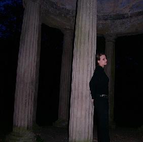 Trier 2006 - Schloss Monaise IV - Ich in r�mischer Laube