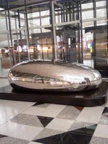 Kunst im Flughafen HKG Riesenmaus???