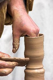 fast gott�hnliche Handarbeit - Tonerde zu Kunst