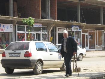 Alter Mann mit traditioneller 