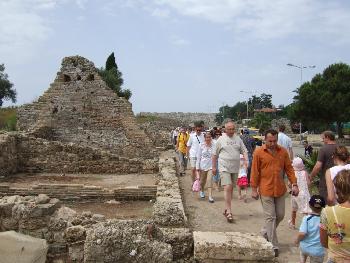 auf dem Weg zur Einkaufsmeile