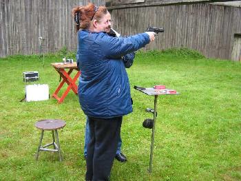 Sydney` auf dem Schie�stand