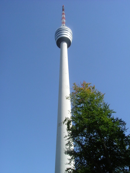 Der Fernsehturm in Stuttgart ( Hhe 211m ) ..