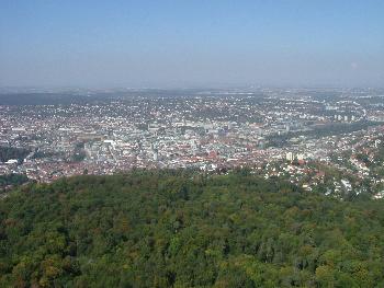 Stuttgart aus schwindelerregender H�he , leider war es diesig..