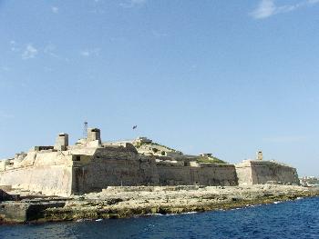 Massive Befestigungsanlagen im Grand Harbour