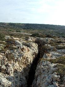 Tiefe Risse in der Landschaft