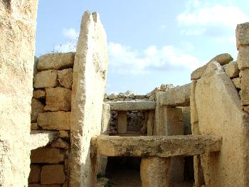 Mnajdra, Altare