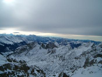 Blick vom Grat Richtung Glarner Alpen, der Fhn bricht langsam zusammen