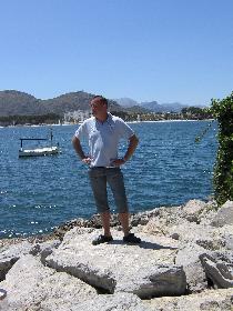 Ich mal l�ssig auf einem Felsen