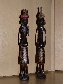 Mitbringsel meiner Eltern aus Afrika, handgeschnitzt ..