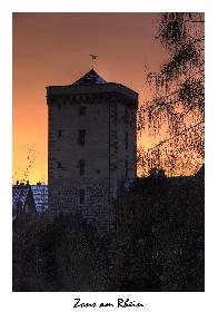 Turm in Zons bei Sonnenuntergang
