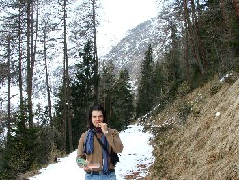 13. Prof st�rkt sich vor dem R�ckweg