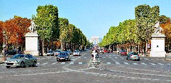 CHAMPS  ELYSEES  MIT  ARC  DE  TRIOMPHE