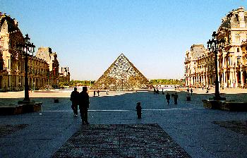 PALAIS    ROYAL    MIT    PYRAMIDE   MUSEE   DU   LOUVRE