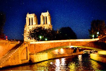 NOTRE   DAME   IN   DER   NACHT