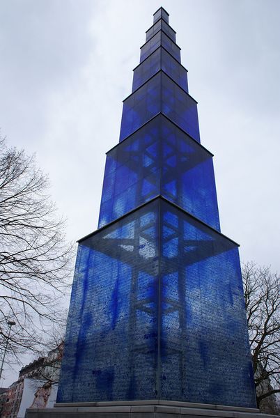 Theodor-Heuss-Platz, Blauer Obelisk