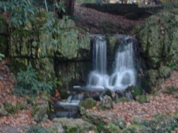 in der Mitte entspringt eine Quelle