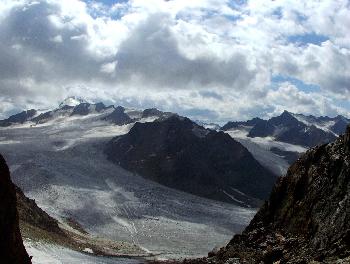 13. Wildspitze (3768m) von Bergrand in der N�he des Tiefenbachkogel gesehen