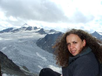 15. Valeria sitzt am Angrund