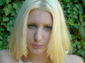 moi versucht einen kussmund..sieht aba bissi bespackt aus ;)