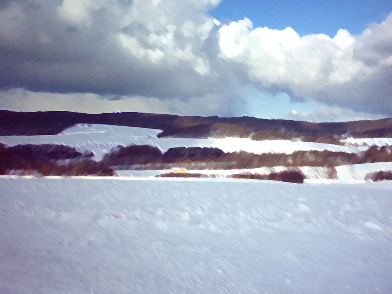 Schneeidylle mit Hügel