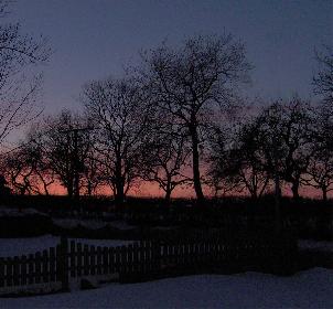 Sonnenuntergang im M�rz vom Garten aus, paar Minuten sp�ter