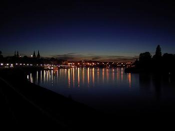 Blick auf Koblenzer Altstadt bei Nacht