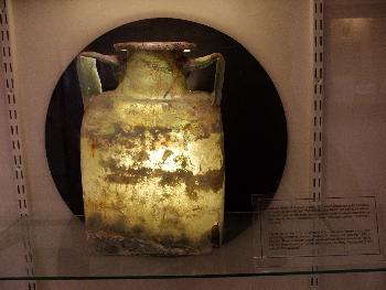 Bestattungsurne (Glas) aus der römischen Zeit, archeol. Museum Victoria
