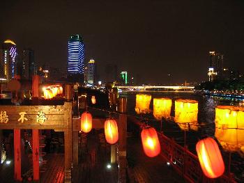 Guangzhou bei Nacht auf dem Pearl River