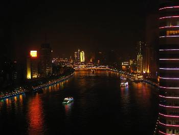 Guangzhou bei Nacht am frühen Abend