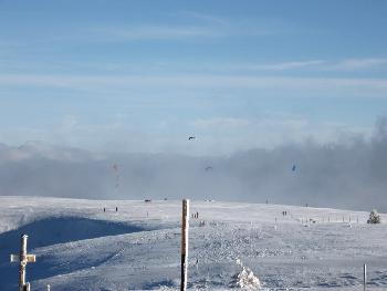 Snowkiter auf der Hochfläche zum Seebuck