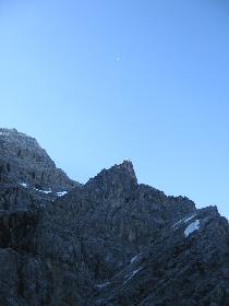 Aufstieg Richtung Westwand mit Mondsichel drber
